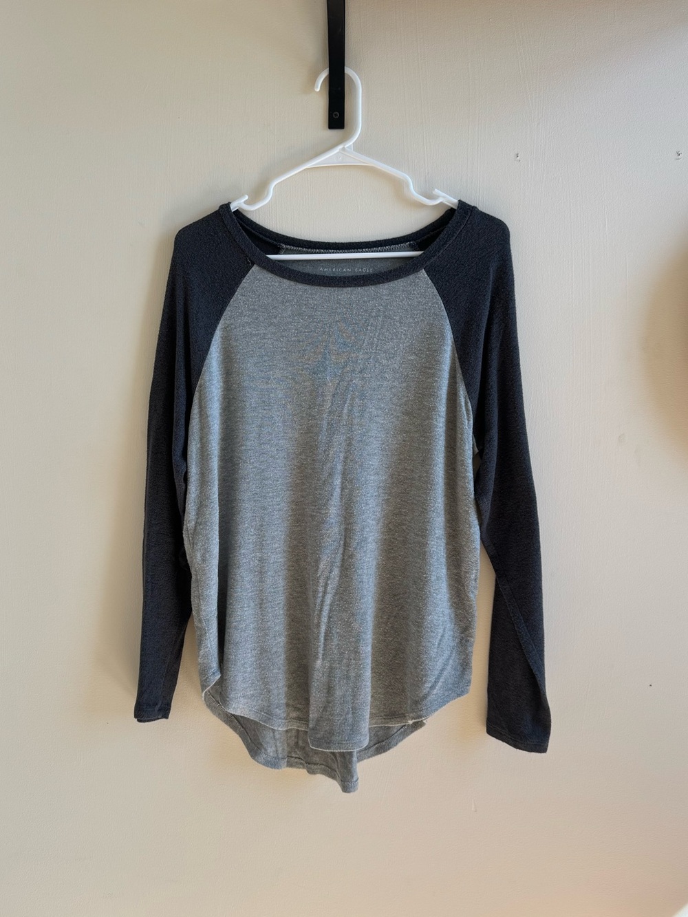 American Eagle Soft & Sexy Plush raglan long sleeve in heather gray/ charcoal